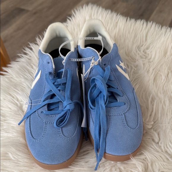 Converse Blue and White Sneakers. Unisex Size 8 Men’s 9.5 Women’s NWOT - Picture 3 of 11